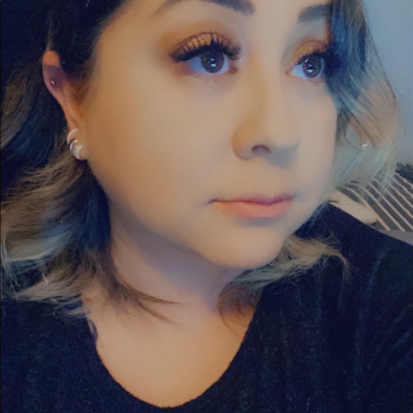 Meet your Posher, Karina - Picture 5 of 6